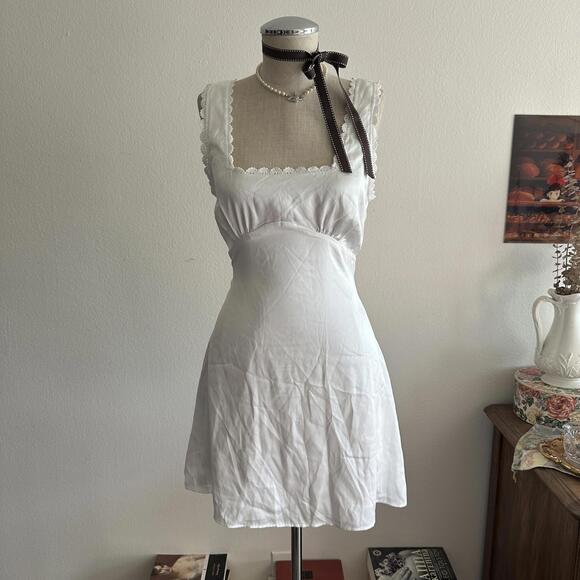 Princess Polly Dresses & Skirts - Princess Polly white silky square neck dress